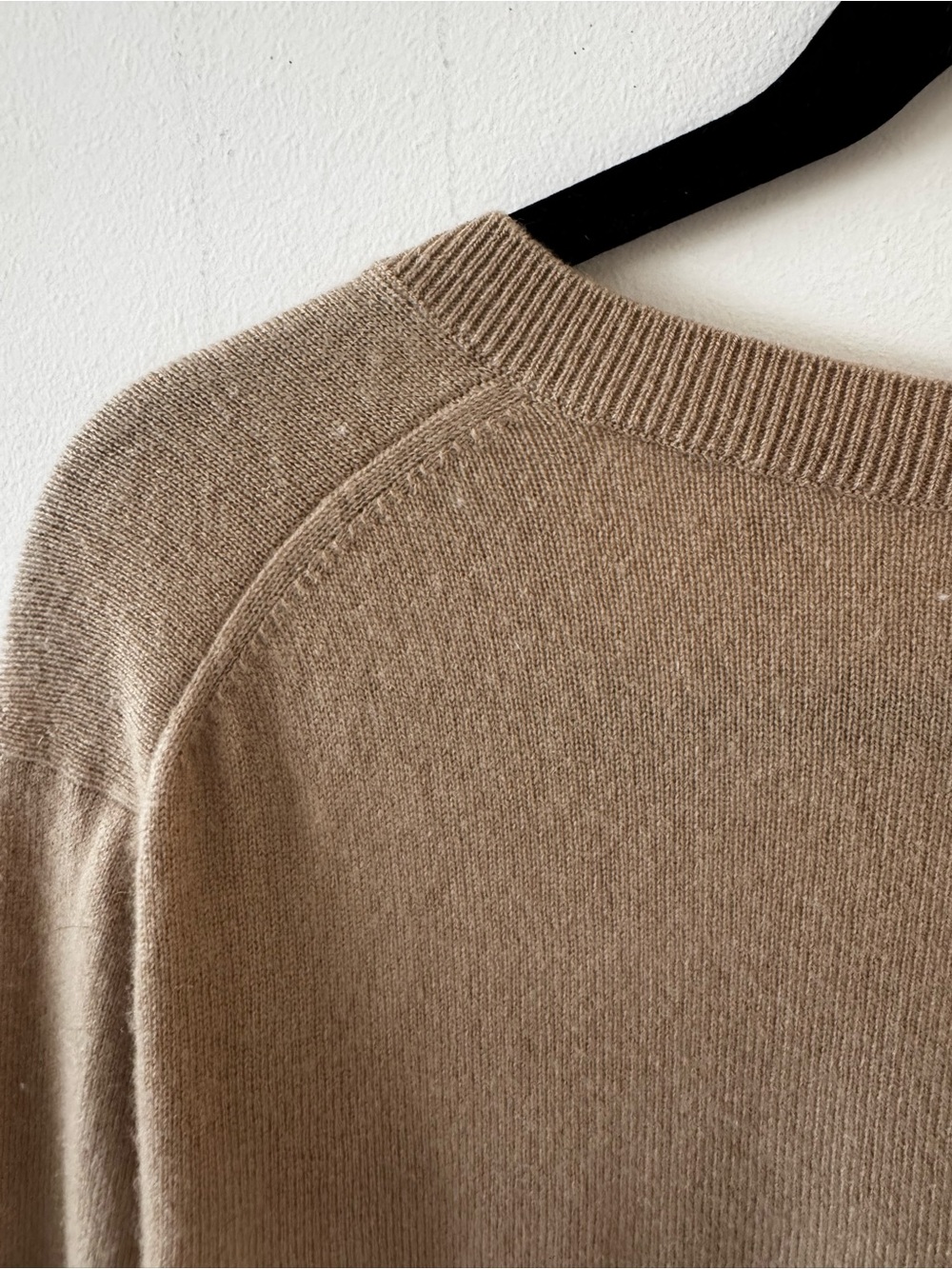 Vince Weekend Casual Cashmere Women’s V-Neck Sweater in Camel, Small - Picture 11 of 16